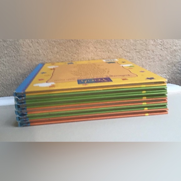 6 Volumes Out & About With Pooh-A Grow and Learn Library - Picture 16 of 16